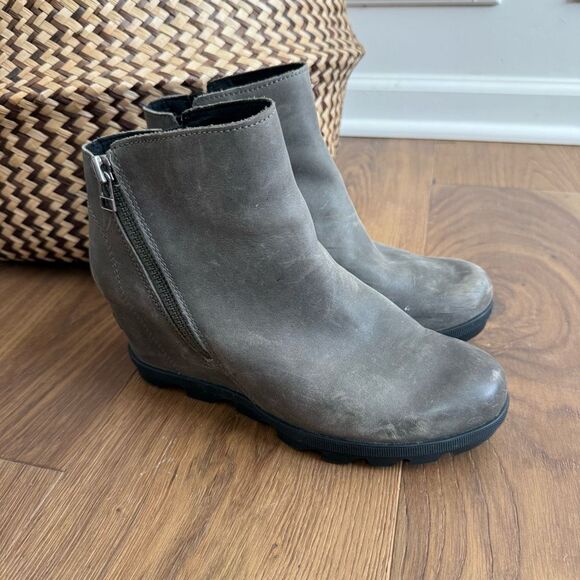 Sorel Women's Joan of Arctic Wedge II Zip Boots Quarry 8.5